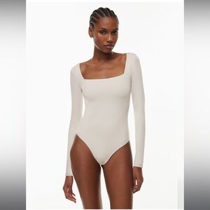 Aritzia Contour Squareneck Longsleeve Bodysuit in Matte Pearl